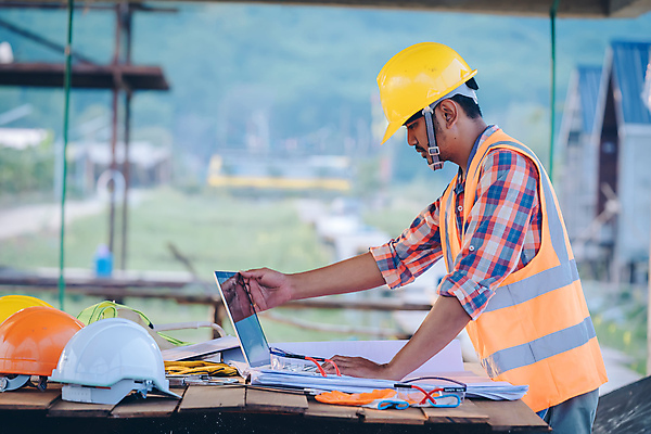 포토 JPG 해외이미지 직업 디자인 행복 산업 인터넷 비즈니스 건축양식 주택 한명 사람 건물 가로 노트북 사무실 장비 계산기 작업 엔지니어 계획 연결 안전모 건축가 대표 종업원 책상 측정 경영자 청사진 공학 나누기 판매원 개발 계약자 동의 측량사 프로젝트 카피스페이스 브레인스토밍 해외포토 1 건축물 교육 건축 감정 가구 컨셉 문구용품 전자제품 공백 수학 기술자 헬멧 안전장비 계약 리더 사칙연산 파일형식 이미지허브