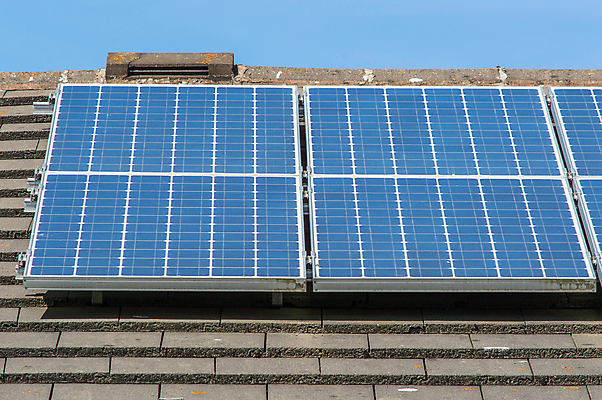 포토 JPG 해외이미지 산업 건축양식 가족 하늘 지붕 주택 사람없음 건물 초록색 빛 태양 환경 재활용 에너지 판넬 태양에너지 패널 해외포토 자연요소 건축물 건축 컬러 관계 그린에너지 친환경 파일형식 이미지허브