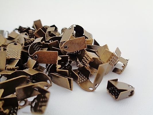 포토 JPG 해외이미지 헤어스타일 디자인 종이 백그라운드 비즈니스 장신구 젓가락 학교 문구용품 집게 사람없음 빨간색 초록색 빛 사무실 햇빛 유행 상점 금속 장비 수확 흰색 공구 잡기 업무 고급 우아함 닫기 오브젝트 싱글 클립 바인더 고립 공급 스타일 해외포토 교육 컬러 컨셉 농업 모션 재질 수저 태양 사무용품 도구 작업 파일형식 이미지허브