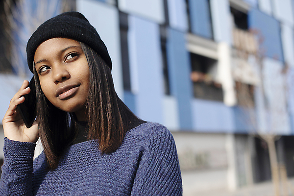 포토 JPG 해외이미지 주간 라이프스타일 여자 행복 텍스트 통신 모바일 거리 갈색머리 세포 말하기 한명 서기 사람 청년 야외 스마트폰 핸드폰 알약 검은색 웹 외침 타이핑 잡기 도시 메시지 연결 토론 부름 양모 소셜 캡모자 카피스페이스 해외포토 자연요소 모자_잡화 1 헤어스타일 감정 컬러 인터넷 모션 성인 생활 전자제품 스마트기기 약 소리 공백 직물 파일형식 이미지허브