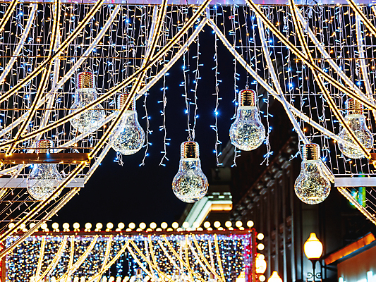 포토 JPG 해외이미지 크리스마스 휴가 불꽃 조명 새해 거리 사람없음 야외 건물 장식 빨간색 빛 노란색 기쁨 등불 축하 도시 소프트포커스 러시아 보케 타운 모스크바 해외포토 건축물 기념일 감정 유럽 컬러 컨셉 불 촬영기법 파일형식 이미지허브