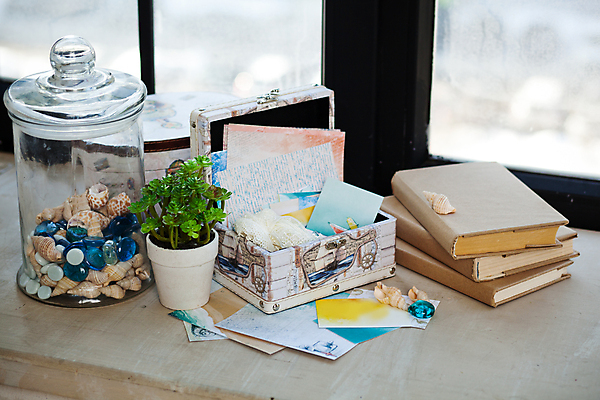 포토 JPG 해외이미지 디자인 옷 꽃 산업 줄 백그라운드 장신구 탁자 미술 취미 사람없음 목재 세트 상자 컬러풀 유행 수확 공구 직물 면 그룹 실 바느질 오브젝트 땀 롤 실타래 자수 수공예 재단 재단사 골무 옛날 장식함 해외포토 나무 식물 직업 컬러 가구 농업 재료 문화예술 도구 공예 파일형식 이미지허브