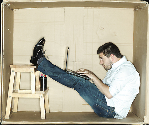 포토 JPG 해외이미지 전신 백인 남자 사다리 한명 앉기 성인 옆모습 상자 사무실 비즈니스맨 갇힘 답답함 성인남자한명만 해외포토 서양인 1 뷰포인트 비즈니스 모션 사람 도구 직장인 감각 남자한명만 성인남자만 파일형식 이미지허브