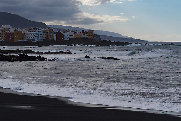 포토 JPG 해외이미지 모래 파도 바다 섬 여행 건축양식 자연 하늘 휴가 파노라마 풍경 해변 사람없음 건물 물 여름 파란색 도시풍경 여행객 마을 맑음 검은색 산책로 바위 만 서핑 스페인 화산 타운 대서양 로스앤젤레스 스페인어 해외포토 자연요소 건축물 계절 건축 유럽 길 컬러 날씨 산 촬영기법 사람 미국 돌_바위 수상스포츠 도시 생태계 파일형식 이미지허브