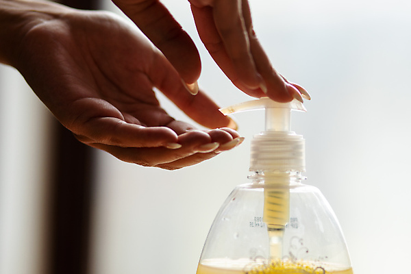 포토 JPG 해외이미지 손 손바닥 신체부위 위생관리 코로나바이러스 손소독제 해외포토 관리 사람 바이러스 소독제 파일형식 이미지허브