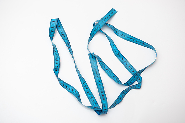 포토 JPG 해외이미지 백그라운드 곡선 다이어트 거리 프레임 자 나선형 건강 취미 사람없음 파란색 숫자 노란색 유행 검은색 소용돌이 흰색 기구 공구 업무 바느질 자르기 비만 날씬함 허리 측정 오브젝트 눈금 테이프 길이 계량기 재단 고립 되감기 인치 적자 줄서기 핸드메이드 해외포토 문자 선 컬러 무늬 모션 문구용품 신체부위 회오리 도구 작업 몸매 파일형식 이미지허브