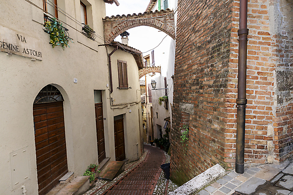 포토 JPG 해외이미지 구름 외관 시계 건축양식 하늘 주택 풍경 사람없음 야외 건물 초록색 파란색 마을 이탈리아 궁전 골동품 도시 시간 중세 역사 폐허 아치 대리석 점성술 타운 양자리 물병자리 사자자리 쌍둥이자리 전갈자리 천칭자리 암 황소자리 궁수 로마인 르네상스 옛날 해외포토 자연요소 건축물 건축 유럽 컬러 고건축 재료 인종 별자리 질병 파일형식 이미지허브