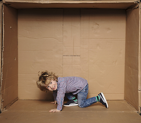 포토 JPG 해외이미지 전신 응시 남자 어린이 엎드리기 회사 비즈니스 한명 소년 옆모습 상자 사무실 업무 비즈니스맨 작음 시작 준비 투자 추적 소년만 소년한명만 해외포토 1 시선 뷰포인트 모션 사람 작업 직장인 크기 남자만 남자한명만 어린이만 파일형식 이미지허브