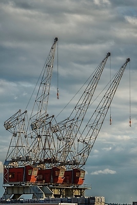 포토 JPG 해외이미지 주간 구름 하늘 사람없음 야외 중장비 조선소 기중기 산업시설 산업현장 해외포토 자연요소 산업 산업장비 파일형식 이미지허브