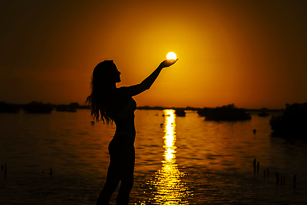 포토 JPG 해외이미지 주간 여자 실루엣 하늘 한명 풍경 상반신 성인 야외 옆모습 태양 일출 성인여자한명만 해외포토 자연요소 1 뷰포인트 촬영기법 사람 노을 여자한명만 성인여자만 파일형식 이미지허브