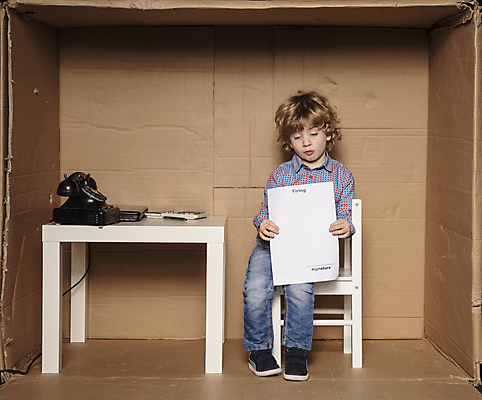 포토 JPG 해외이미지 전신 응시 남자 종이 어린이 비즈니스 스트레스 한명 들기 앉기 소년 앞모습 상자 사무실 슬픔 업무 비즈니스맨 체험 작음 실업자 투자 보여주기 해고 우울증 소년만 소년한명만 해외포토 1 시선 감정 뷰포인트 컨셉 모션 사람 작업 직장인 질병 크기 남자만 남자한명만 어린이만 파일형식 이미지허브