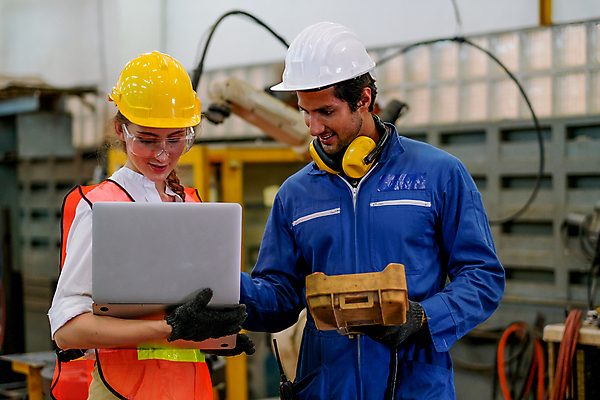 포토 JPG 해외이미지 산업 선 컨셉 2 공장 자동차 노동자 기술 안전 두명 노트북 컴퓨터 금속 디지털 기계 장비 공구 업무 기술자 엔지니어 제조 토론 로봇 확인 경영자 전자 팔 공학 유지 경영 방법 자동 자동화 제어 지능 프로그램 프로젝트 해외포토 직업 교육 육상교통 비즈니스 공업 재질 사람 신체부위 전자제품 도구 작업 리더 파일형식 이미지허브