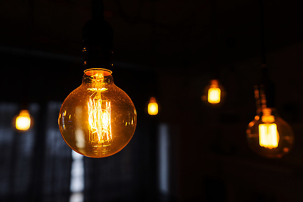 포토 JPG 해외이미지 디자인 백그라운드 전구 유리 조명 매달리기 사람없음 내부 장식 경제 빛 유행 힘 에너지 수확 골동품 램프 황금 클래식 고급 백열등 복고 샹들리에 형광등 빛망울 광 옛날 텅스텐 필라멘트 주도 해외포토 컨셉 농업 모션 재질 전등 예절 원소 파일형식 이미지허브