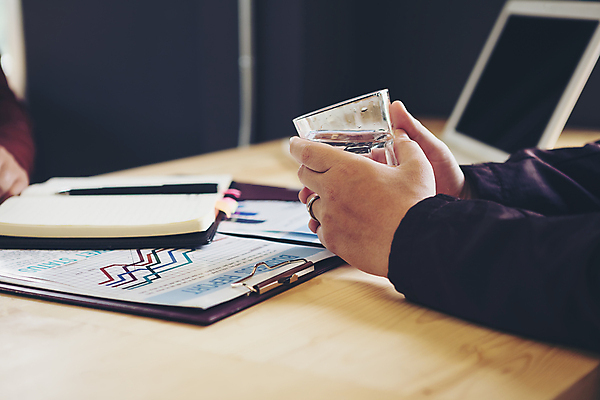 포토 JPG 해외이미지 교육 종이 컨셉 일러스트 비즈니스 통신 통계 탁자 성공 회의 대화 협상 사람없음 금융 노트북 자료 방 정보 업무 비즈니스맨 발표 플랫 결과 계획 토론 수집 보고서 문서 개발 경영 방법 브레인스토밍 해외포토 남자 가구 말하기 경제 전자제품 작업 직장인 파일형식 이미지허브