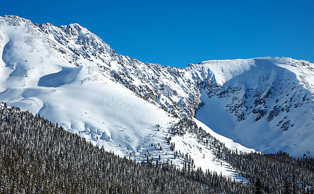 포토 JPG 해외이미지 나무 계절 여행 겨울 자연 하늘 휴가 산 풍경 경사 사람없음 야외 파란색 평화 맑음 얼음 추위 흰색 소나무 정상 숲 언덕 서리 내추럴 절정 콜로라도 로키산맥 해외포토 자연요소 식물 컬러 컨셉 날씨 미국 생태계 파일형식 이미지허브