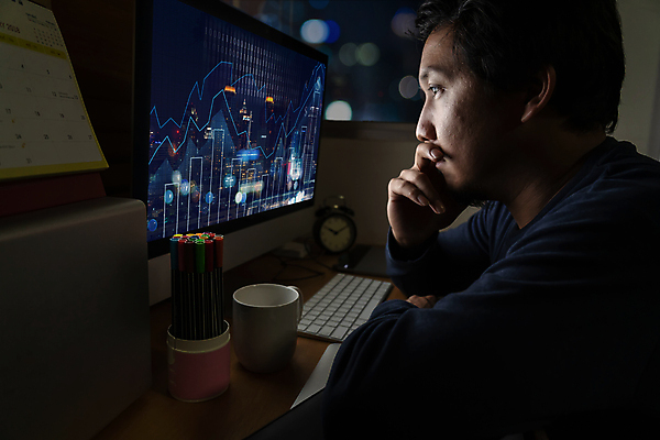 포토 JPG 해외이미지 백인 직업 아시아 커피 생각 비즈니스 그래프 노동자 직장 피곤 한명 동양인 금융 컴퓨터 사무실 스크린 모니터 거래 성장 타이핑 도시 시간 업무 작업 비즈니스맨 야간 주식 집중 분석 고민 무역 외화 투자 바쁨 야근 고용 과로 마감 배려 트러블 혼자 해외포토 자연요소 서양인 1 남자 감정 나라 산업 음료 컨셉 회사 사람 인종 경제 전자제품 구직 직장인 채용 파일형식 이미지허브