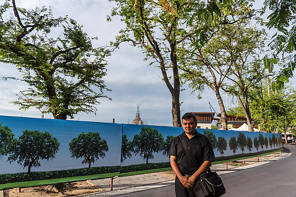 포토 JPG 해외이미지 태국 왕관 사랑 한명 사람 야외 검은색 궁전 죽음 대기 9 기다림 떨어짐 군중 울음 왕 심볼 방콕 기념물 통과 명예 장례 옛날 존경 해외포토 1 감정 아시아 컬러 컨셉 고건축 모션 표정 숫자 파일형식 이미지허브