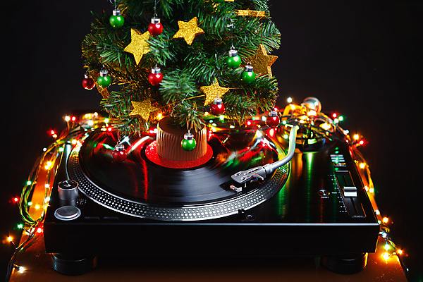포토 JPG 해외이미지 직업 접시 별 음악 백그라운드 컨셉 크리스마스 놀이 추상 휴가 새해 사람없음 장식 빛 컬러풀 크리스마스트리 파티 검은색 축제 화환 소리 장비 축하 춤 소나무 신용카드 혼합 DJ 오브젝트 클럽 디스코 엽서 오디오 아날로그 전나무 스테레오 비닐 턴테이블 스타일 주도 해외포토 자연요소 나무 식기 기념일 꽃 컬러 무늬 재질 문화예술 이벤트 금융 전자제품 예절 편지 파일형식 이미지허브