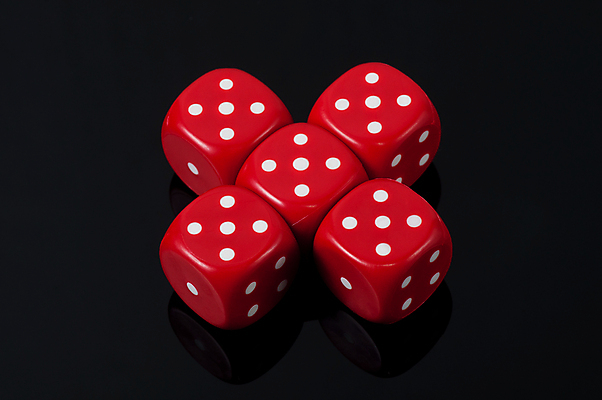 포토 JPG 해외이미지 모양 스포츠 백그라운드 2 놀이 성공 사람없음 빨간색 장난감 숫자 게임 흰색 죽음 우승 점 행운 던지기 재산 도박 위험 6 큐브 오브젝트 카지노 주사위 기회 정사각형 롤 5 포커 중독 라스베가스 분실 잭팟 해외포토 도형 문자 컬러 컨셉 모션 금융 최고 트럼프 파일형식 이미지허브