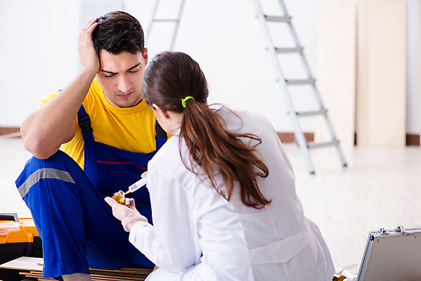 포토 JPG 해외이미지 여자 남자 노동자 실내 앉기 상반신 성인 두명 앞모습 뒷모습 치료 환자 의사 성인만 해외포토 직업 뷰포인트 의학 모션 사람 내부 의료진 파일형식 이미지허브