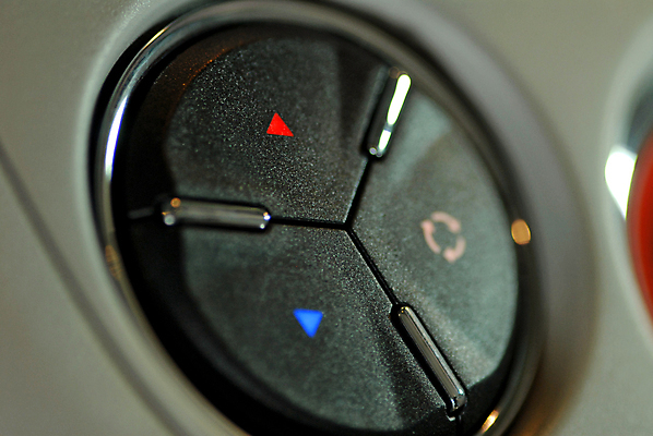 포토 JPG 해외이미지 손 디자인 손가락 교통시설 자동차 바람 실내 따뜻함 손잡이 사람없음 내부 달리기 금속 운전 흐름 추위 신선 판넬 뜨거움 부채 고급 시원함 상쾌 땀 온도 조절 계기판 린스 자동 제어 타격 해외포토 자연요소 감정 육상교통 교통 컨셉 모션 재질 날씨 신체부위 시설 파일형식 이미지허브