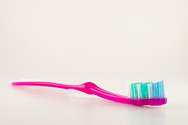 포토 JPG 해외이미지 건강 치과 사람없음 일상 초록색 파란색 반사 욕실 흰색 붓 입 닫기 치아 빨래 칫솔 플라스틱 오브젝트 싱크대 치과의사 반죽 치약 틀니 넘어짐 돌봄 변기통 위생관리 해외포토 컬러 가사 모션 재질 병원 관리 라이프 신체부위 위생용품 의사 소화기관 개수대 파일형식 이미지허브