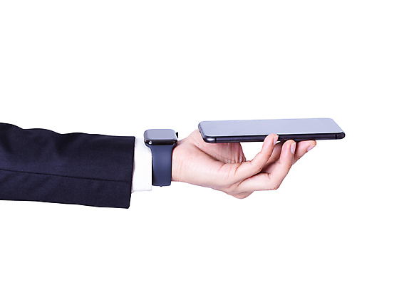 포토 JPG 해외이미지 손 디자인 시계 백그라운드 인터넷 비즈니스 통신 모바일 사람없음 스마트폰 핸드폰 컴퓨터 디지털 스크린 터치 정보 흰색 메시지 연결 휴대용 무선전화기 스마트 손목시계 전자 부름 고립 인터페이스 해외포토 컬러 컨셉 장신구 모션 신체부위 전자제품 스마트기기 전화기 오브젝트 파일형식 이미지허브