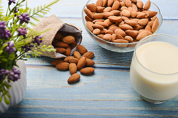 포토 JPG 해외이미지 음료 음식 백그라운드 다이어트 채소 과일 재료 자연 유리 탁자 건강 씨앗 사람없음 목재 갈색 우유 에너지 견과류 매트 흰색 시골 신선 투명 그룹 사발 맛 상품 매끈함 먹기 묘사 오브젝트 유기농 알맹이 날것 정사각형 아몬드 유리주전자 대각선 내추럴 단백질 대두 식용 채식주의자 비건 해외포토 도형 나무 식물 웰빙 선 컬러 가구 컨셉 모션 재질 주전자 유제품 감각 사기그릇 생태계 채식 영양소 파일형식 이미지허브