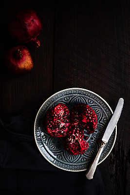 포토 JPG 해외이미지 검은배경 사람없음 어둠 칼 석류 해외포토 백그라운드 과일 검은색 파일형식 이미지허브