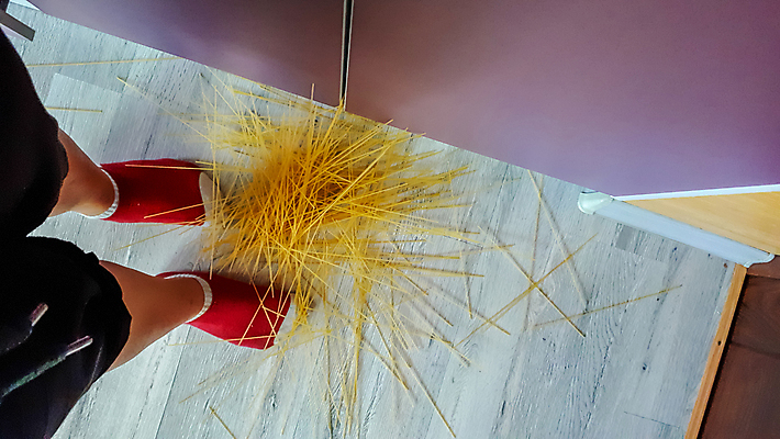 포토 JPG 해외이미지 전통 음식 재료 텍스트 발 탁자 양말 파스타 건강 스파게티 요리 사람없음 목재 갈색 노란색 쌓기 주방 검은색 식사 저녁식사 이탈리아 시골 면 그룹 떨어짐 낟알 밀 먹기 깃털 날것 머리위 타입 깨짐 마카로니 생식 채식주의자 해외포토 나무 유럽 컬러 가구 컨셉 모션 곡류 서양음식 신체부위 채식 파스타면 파일형식 이미지허브