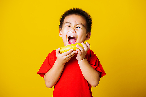 포토 JPG 해외이미지 백인 모델 1 라이프스타일 손 행복 얼굴 어린이 음식 백그라운드 과일 태국 놀이 바나나 건강 한명 서기 사람 동양인 소년 빨간색 스마트폰 노란색 기쁨 육아 아기 신선 잡기 달콤 고립 해외포토 서양인 남자 감정 아시아 컬러 모션 인종 생활 신체부위 핸드폰 스마트기기 맛 파일형식 이미지허브