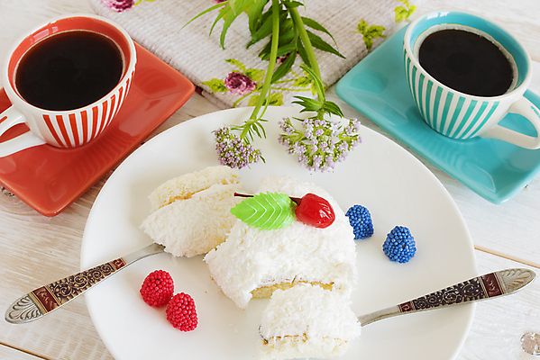 포토 JPG 해외이미지 열매 꽃 커피 티타임 사람없음 케이크 달콤 커피잔 티스푼 코코넛 해외포토 식물 음료 과일 휴식 디저트 잔 숟가락 맛 파일형식 이미지허브