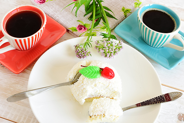 포토 JPG 해외이미지 열매 꽃 커피 티타임 사람없음 케이크 달콤 커피잔 티스푼 코코넛 해외포토 식물 음료 과일 휴식 디저트 잔 숟가락 맛 파일형식 이미지허브