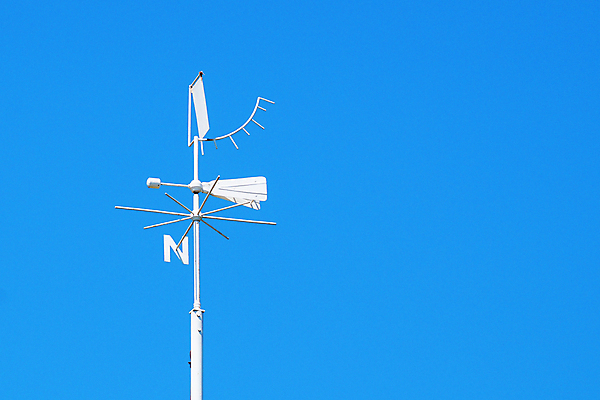 포토 JPG 해외이미지 과학 하늘 바람 날씨 사람없음 야외 파란색 환경 장비 기구 변화 역 예측 방향 측정 속도 계량기 센서 압력 해외포토 자연요소 컬러 컨셉 교통시설 파일형식 이미지허브