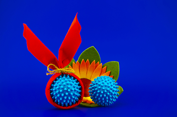 포토 JPG 해외이미지 모델 계절 꽃 기독교 종교 얼굴 컨셉 포장 휴가 부활절 건강 주사기 선물 안전 사람없음 빨간색 파란색 세계 글로벌 약 지구본 우주 계란 흰색 축하 수술 바이러스 보호 질병 위험 심볼 예방 감염 박테리아 돌봄 인플루엔자 전염병 제어 해외포토 식물 기념일 컬러 의학 의료기기 모션 신체부위 치료 알 파일형식 이미지허브