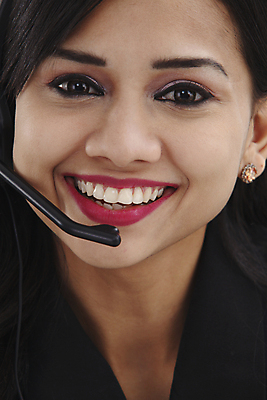 포토 JPG 해외이미지 직업 1 여자 행복 비즈니스 사업가 통신 한명 사람 동양인 정장 성인 스마트폰 헤드폰 도움 직장인 비즈니스우먼 센터 전문직 인도인 중개인 고객 마이크 서비스 컨설턴트 안내원 부름 소통 운영자 정중 여자한명만 해외포토 외국인 옷 감정 음향기기 컨셉 모션 인종 핸드폰 스마트기기 상담 여자만 파일형식 이미지허브