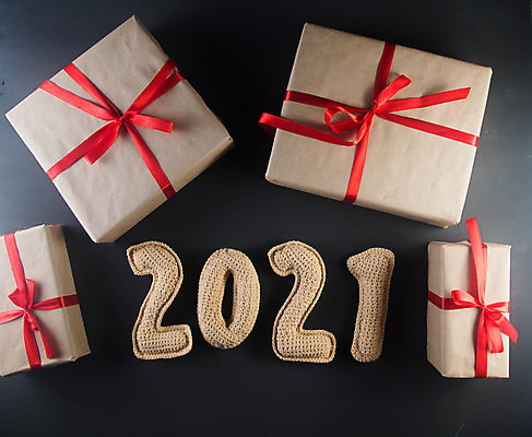 포토 JPG 해외이미지 계절 행복 리본 백그라운드 컨셉 크리스마스장식 크리스마스 겨울 포장 탁자 휴가 새로움 크리스마스선물 선물 사람없음 장식 빨간색 놀람 나뭇가지 시골 축하 연도 포장지 활 복고 패키지 판지 해외포토 나무 기념일 감정 컬러 가구 표정 파일형식 이미지허브