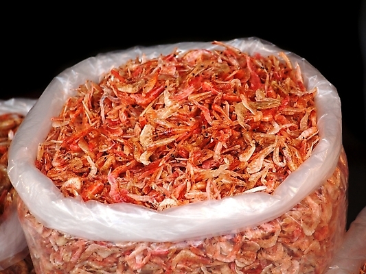 포토 JPG 해외이미지 동물 음식 새우 건조 사람없음 야외 빨간색 시장 플라스틱 해산물 자루 소매 많음 해외포토 컬러 컨셉 재질 갑각류 파일형식 이미지허브