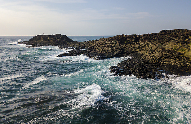 포토 JPG 해외이미지 파도 여행 하늘 안테나 풍경 사람없음 물 파란색 여행객 검은색 소리 신선 급류 호주 떨어짐 분무기 암초 드론 해외포토 자연요소 바다 컬러 컨셉 통신 사람 오세아니아 파일형식 이미지허브