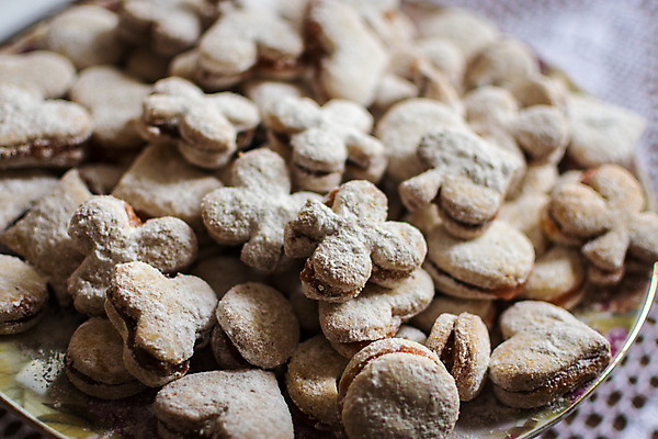 포토 JPG 해외이미지 전통 접시 꽃 유럽 음식 백그라운드 크리스마스 디저트 요리 사람없음 쿠키 주방 빵집 견과류 신선 달콤 맛 잼 가루 설탕 굽기 질감 반죽 호두 레시피 버터 성분 토막 바닐라 세르비아 핸드메이드 해외포토 식물 식기 기념일 나라 컨셉 상점 소스_음식 구이 파일형식 이미지허브