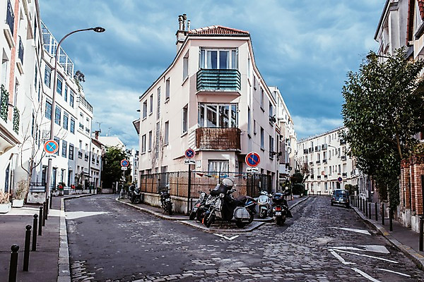 포토 JPG 주간 해외풍경 유럽 길 유럽풍경 자연 풍경 사람없음 야외 건물 마을 프랑스 오토바이 모퉁이 갈림길 파리_프랑스 국내포토 자연요소 해외 건축물 나라 바이크 생태계 파일형식