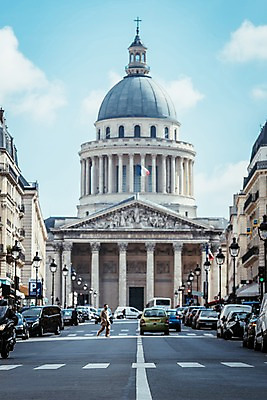 포토 JPG 주간 해외풍경 남자 유럽 도로 유럽풍경 자동차 자연 한명 풍경 야외 도시풍경 프랑스 파리_프랑스 판테온 국내포토 자연요소 1 해외 나라 길 육상교통 교통시설 신전 사람 도시 생태계 파일형식