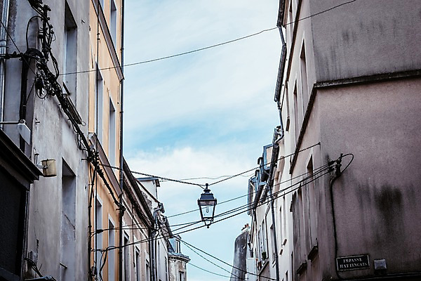포토 JPG 주간 해외풍경 유럽 가로등 유럽풍경 자연 하늘 풍경 사람없음 야외 건물 마을 전선 프랑스 시골 국내포토 자연요소 해외 건축물 공공시설 나라 생태계 파일형식