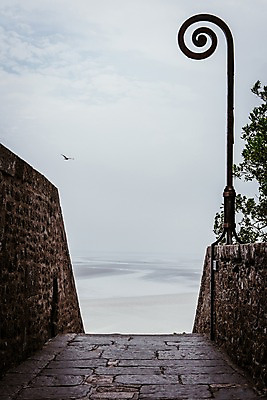 포토 JPG 주간 구름 해외풍경 유럽 길 바다 유럽풍경 자연 하늘 풍경 사람없음 야외 조형물 프랑스 돌길 몽생미셀 국내포토 자연요소 해외 나라 미술 생태계 파일형식