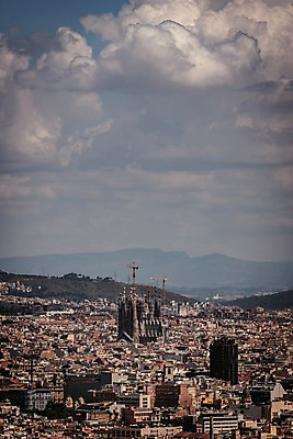 포토 JPG 주간 구름 해외풍경 유럽 유럽풍경 자연 하늘 풍경 사람없음 야외 건물 성당 스페인 바르셀로나 가우디 국내포토 자연요소 해외 건축물 나라 종교건축 생태계 파일형식