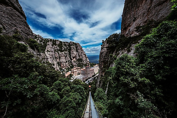 포토 JPG 주간 나무 구름 해외풍경 유럽 유럽풍경 자연 하늘 풍경 사람없음 야외 절벽 스페인 국내포토 자연요소 식물 해외 나라 생태계 파일형식