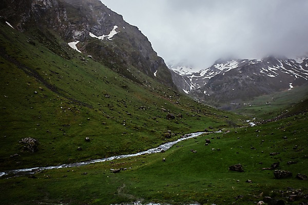 포토 JPG 주간 해외풍경 유럽 유럽풍경 자연 풍경 초원 사람없음 야외 계곡 프랑스 만년설 피레네산맥 국내포토 자연요소 해외 나라 생태계 파일형식 산맥