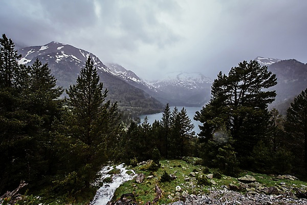 포토 JPG 주간 나무 구름 해외풍경 유럽 유럽풍경 자연 하늘 풍경 초원 사람없음 야외 강 프랑스 그림 만년설 피레네산맥 국내포토 자연요소 식물 해외 나라 생태계 파일형식 산맥