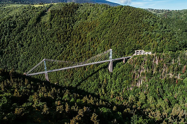 포토 JPG 주간 나무 해외풍경 유럽 유럽풍경 자연 산 풍경 사람없음 야외 골짜기 기찻길 프랑스 숲 피레네산맥 가교 국내포토 자연요소 식물 해외 건축물 나라 생태계 파일형식 산맥