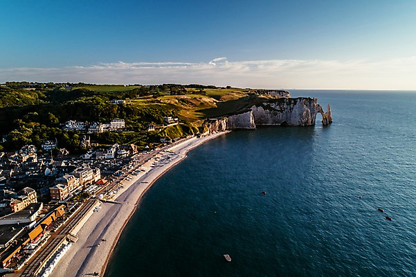 포토 JPG 주간 구름 해외풍경 유럽 바다 유럽풍경 자연 하늘 풍경 사람없음 야외 건물 프랑스 항공촬영 코끼리바위 에트르타 국내포토 자연요소 해외 건축물 나라 뷰포인트 바위_돌 생태계 파일형식